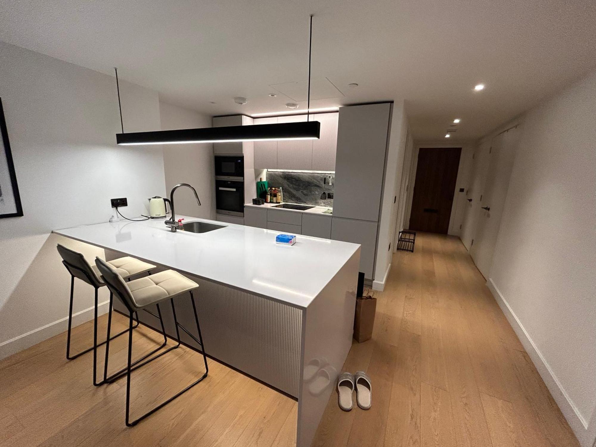 Luxury Modern 2bd 2ba White Living Londres